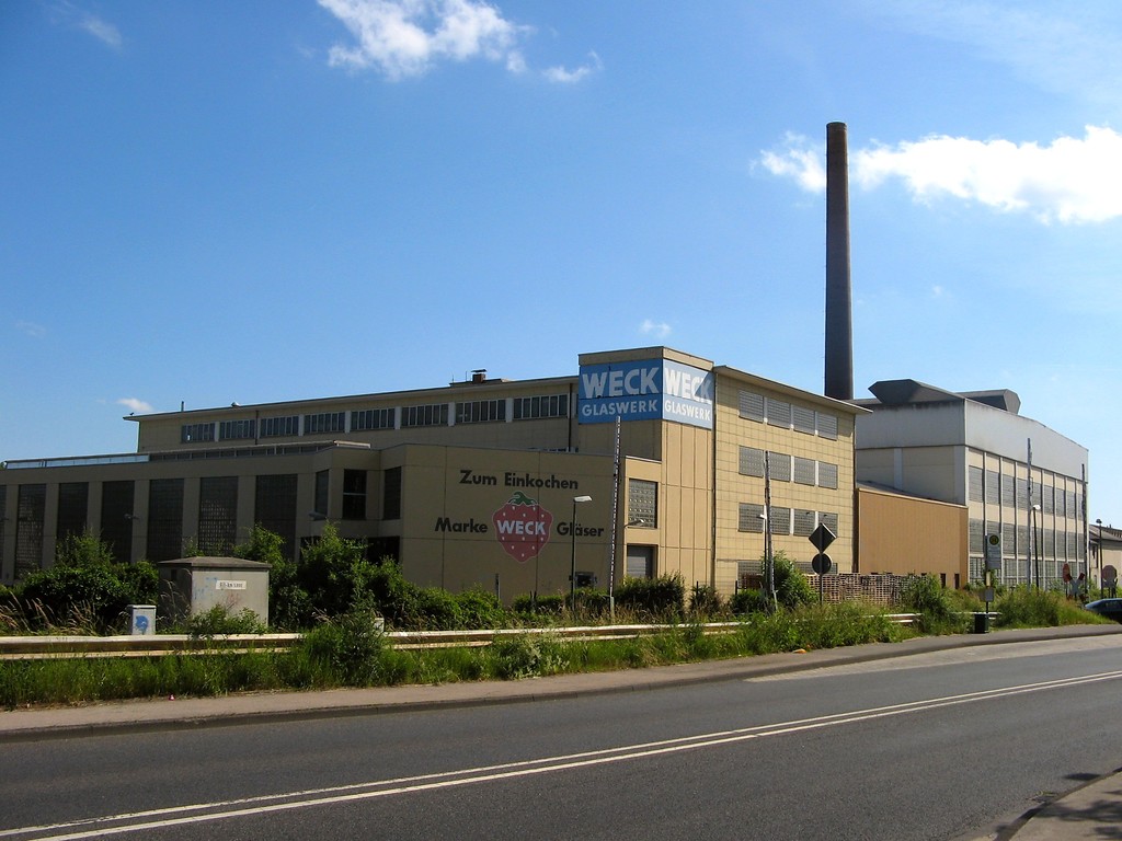 Das WECK-Glaswerk in Bonn-Duisdorf, Ansicht von der Rochusstraße / Bundesstraße B 56 (2010).