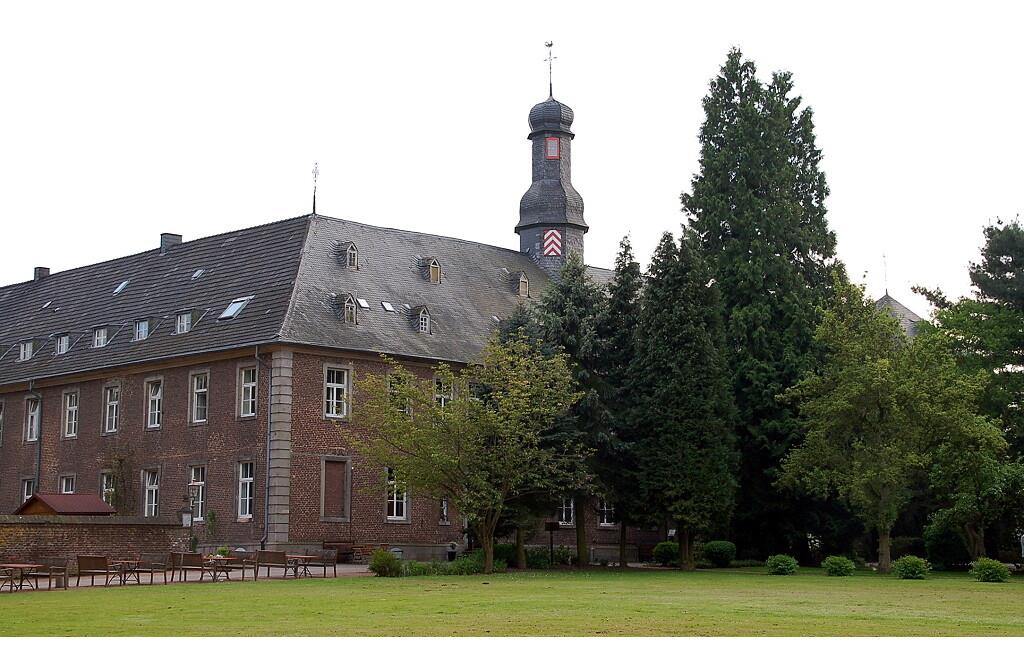 Gebäude des Nikolausklosters bei Schloss Dyck in der Gemeinde Jüchen (2009).