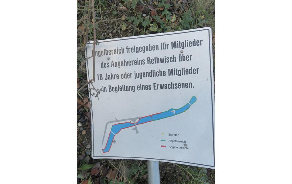 Breitenburger Schiffahrtskanal - Auch Angler können entlang der Kanalreste Beute machen (2019).