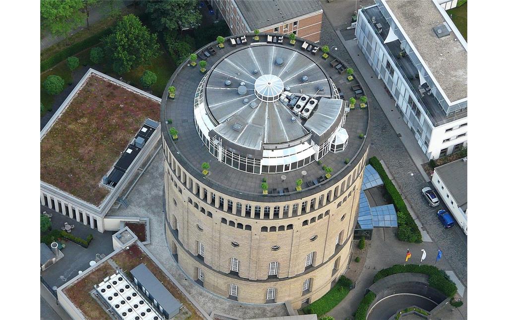 Luftaufnahme des Wasserturms an der Kölner Kaygasse (2010), heute Hotel im Wasserturm mit Restaurant Himmel un Äd.
