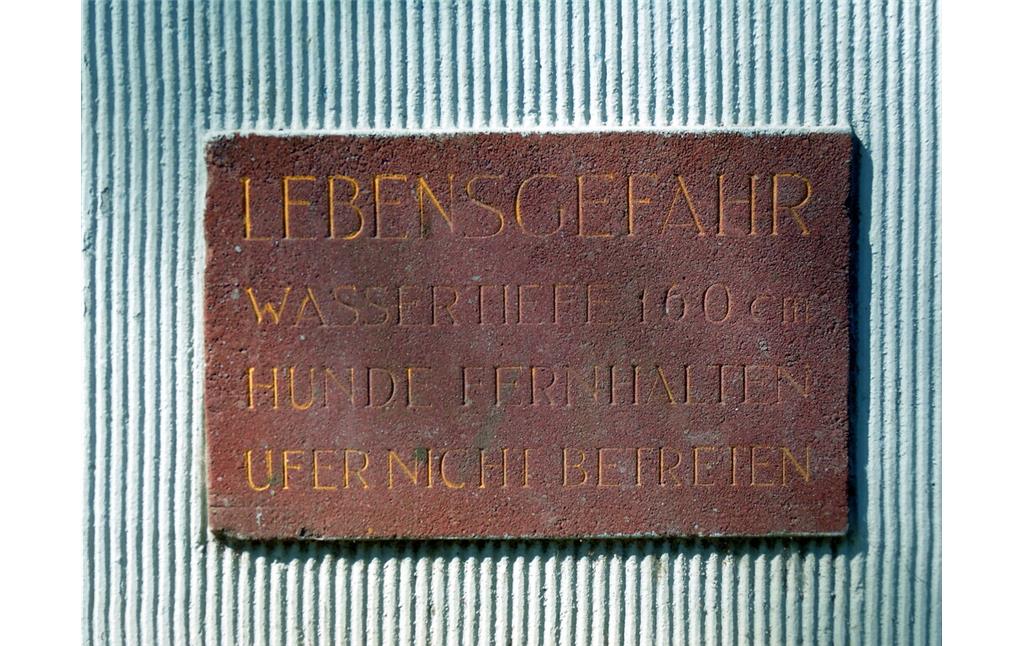 Warnschild am Aachener Weiher in Köln-Lindenthal (2020)