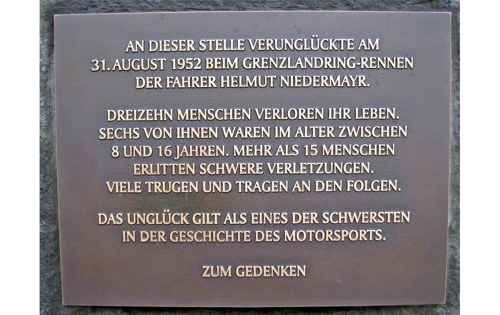 Inschriftentafel des Gedenksteins am Grenzlandring (Wegbergring) bei Wegberg (2012).