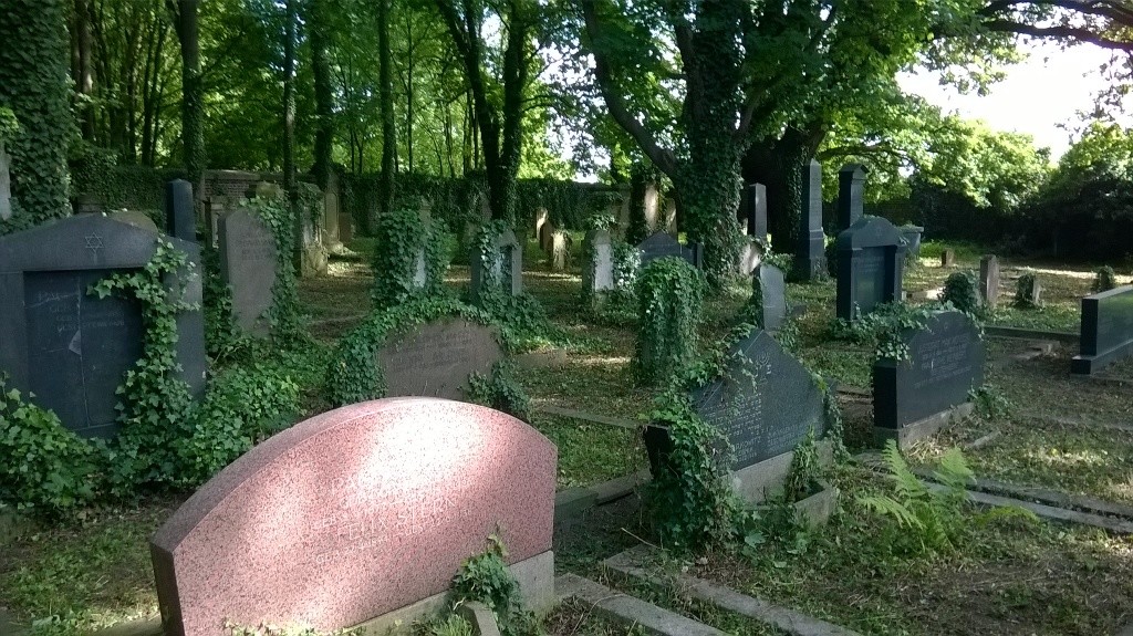 Gräberfeld auf dem jüdischen Friedhof in Köln-Mülheim (2014)