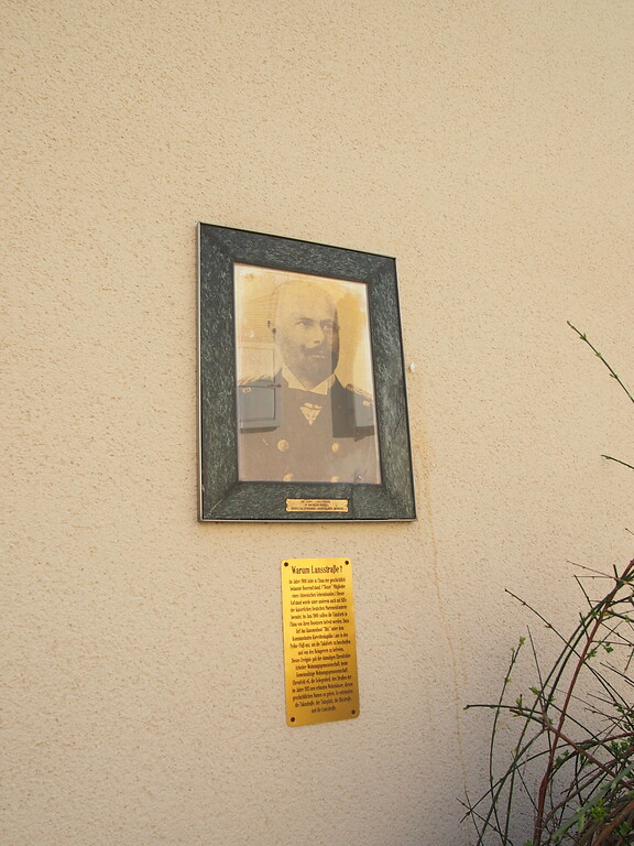 Porträt von Korvettenkapitän Wilhelm Lans an einer Hauswand in der Lansstraße in Köln-Neuehrenfeld (2022).