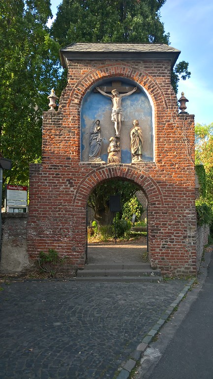 Friedhofstor in der Kirchgasse in Esch (2018).