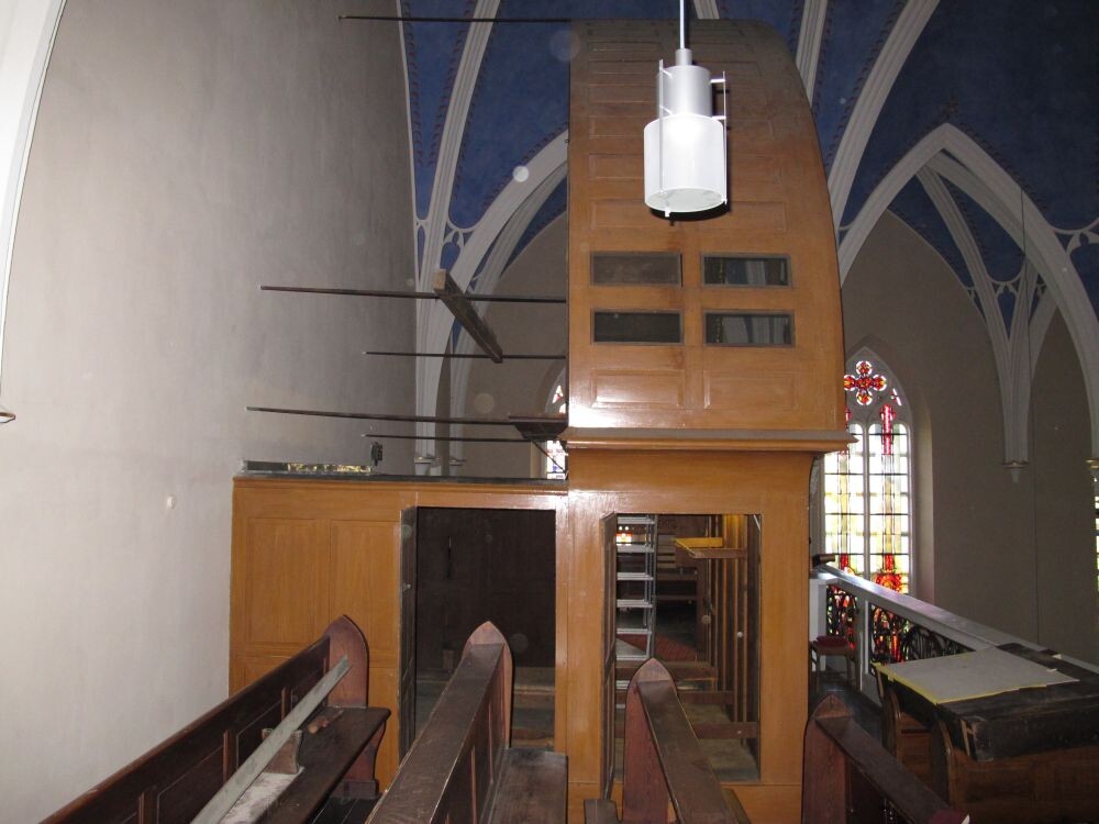 Das Leergehäuse der Stumm-Orgel in der Pfarrkirche in Treis (2012)