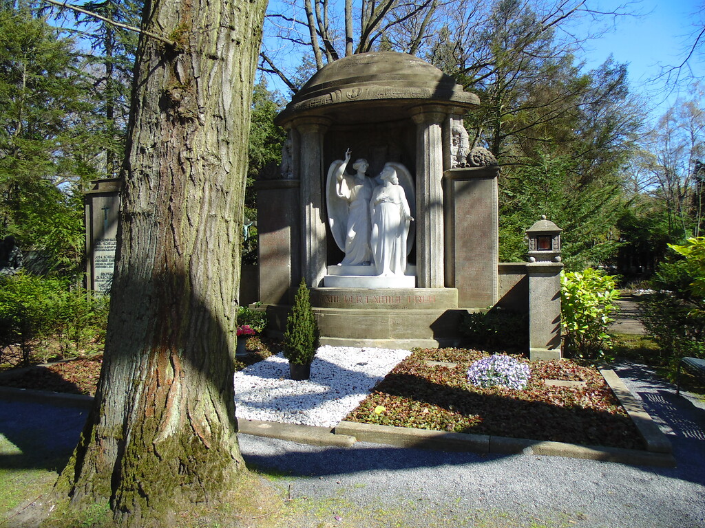 Grabstätte der Familie Früh auf dem Friedhof Melaten (2020)
