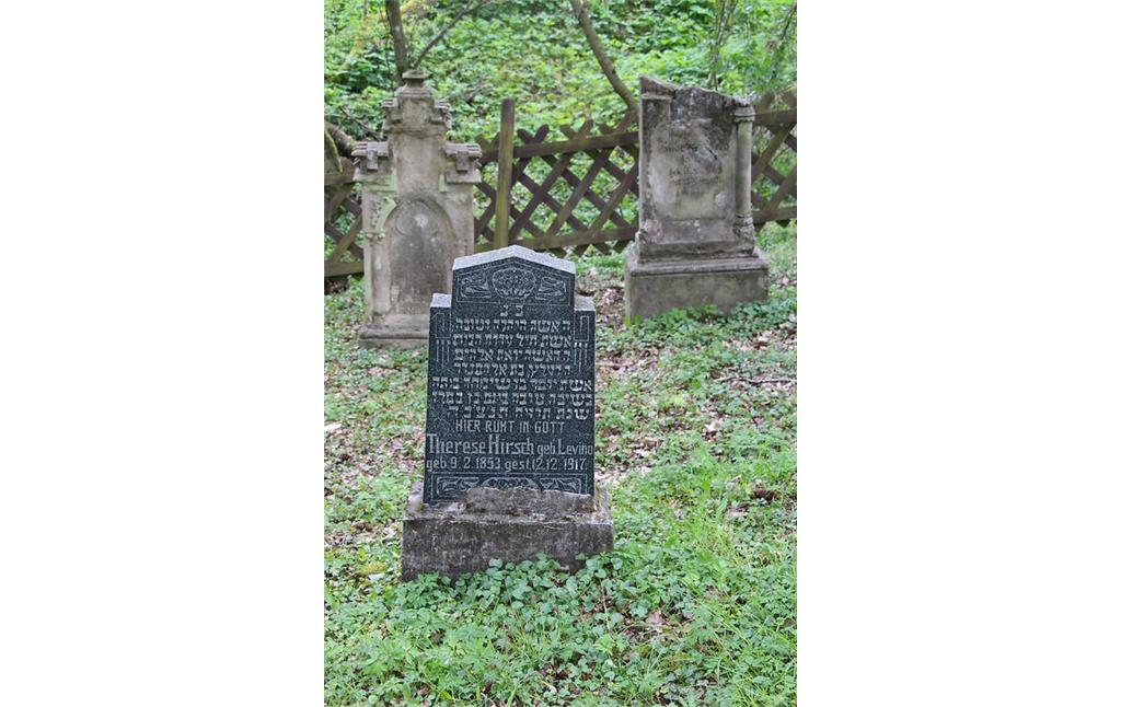 Grabsteine auf dem jüdischen Friedhof in Hottenbach (2021)