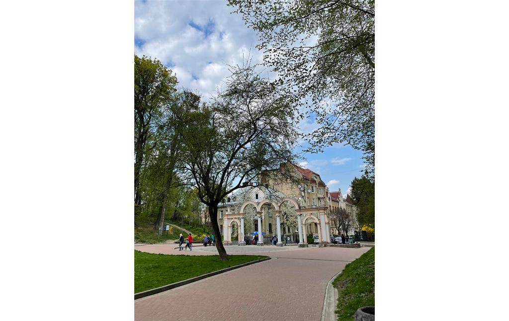 Entrance to Stryiskyi Park in Lviv (2022)