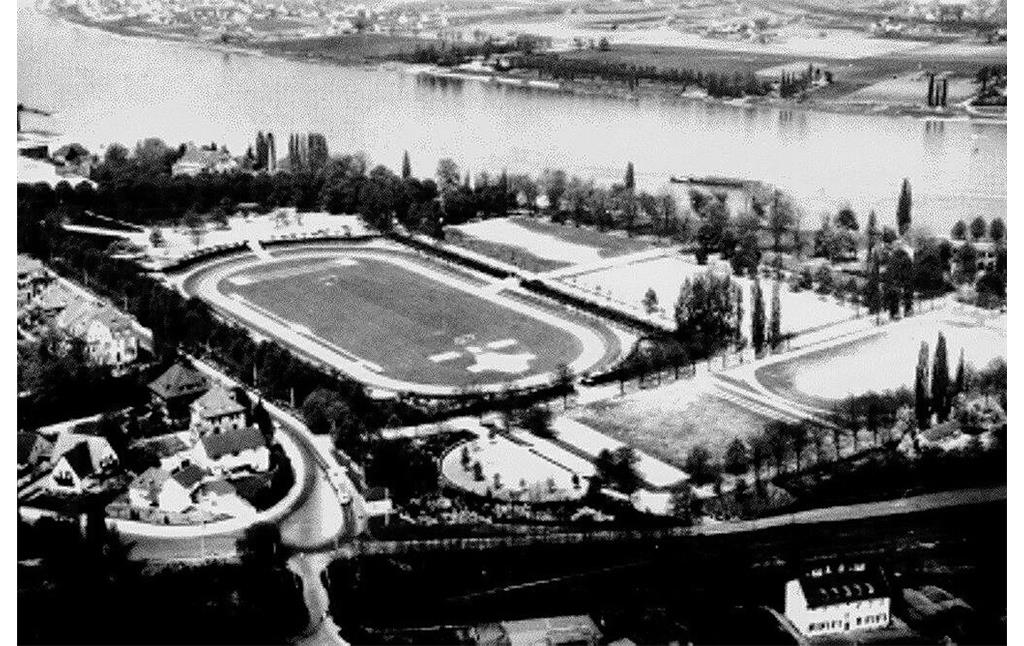 Luftaufnahme des Sportparks Gronau in Bonn (1955).