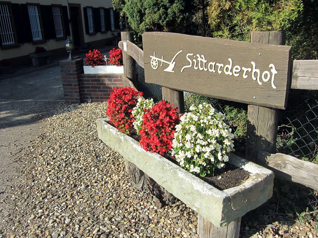 Eingang zum Sittarderhof bei Rommerskirchen, einem früheren Pachthof der Zisterzienserabtei Altenberg (2014).