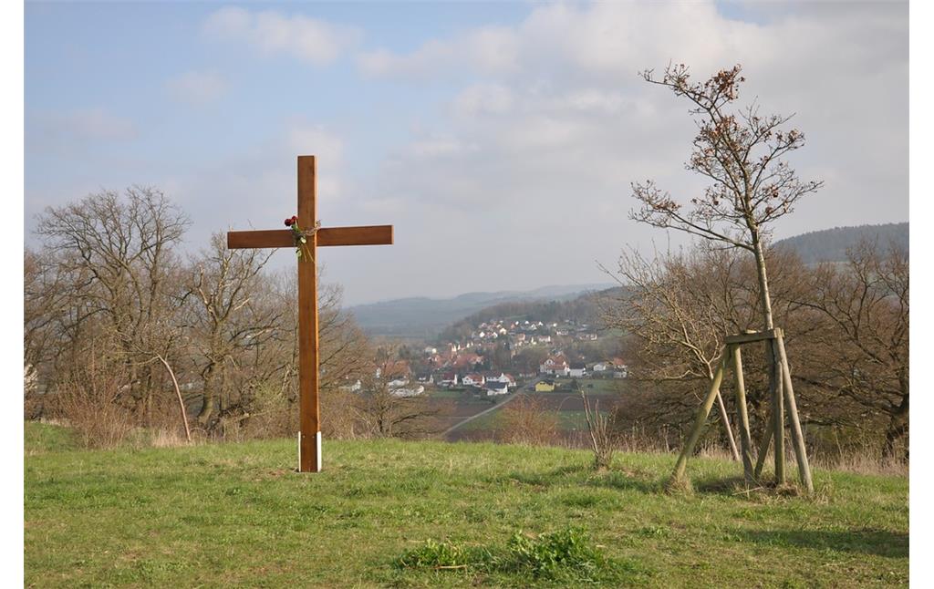 Bonifatius-Eiche und Gipfelkreuz in Heina, Gemeinde Morschen (2012)