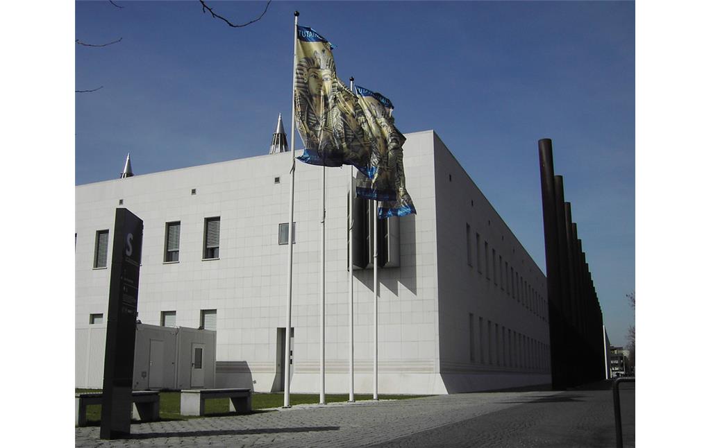 Die Kunst- und Ausstellungshalle der Bundesrepublik Deutschland, "Bundeskunsthalle" in Bonn (2005).