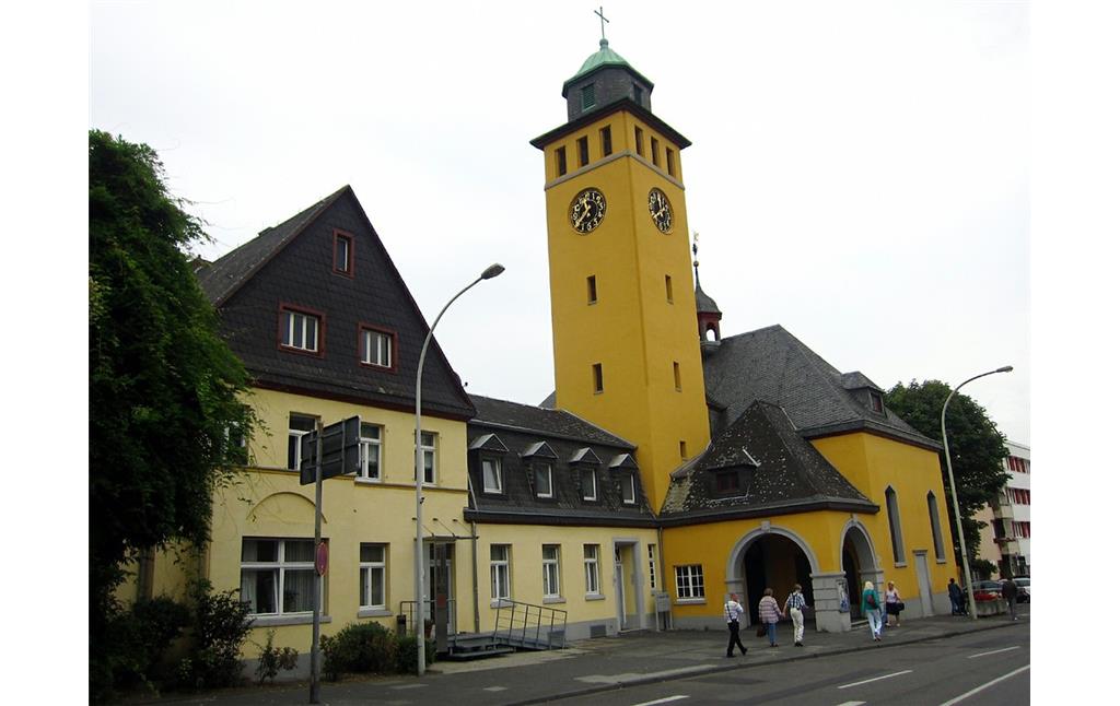 Die evangelische Kirche in Frechen aus westlicher Richtung (2013).