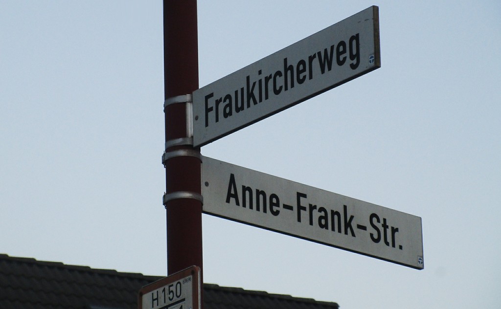 Der jüdische Friedhof in Niedermendig liegt an den Straßen Fraukircherweg und Anne-Frank-Straße (2018).