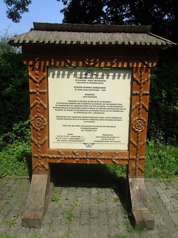 Informationstafel zu der rumänisch-orthodoxe Holzkapelle "Heilige Stefan, Cassius und Florentius" am Legionsweg in Bonn-Castell (2021).