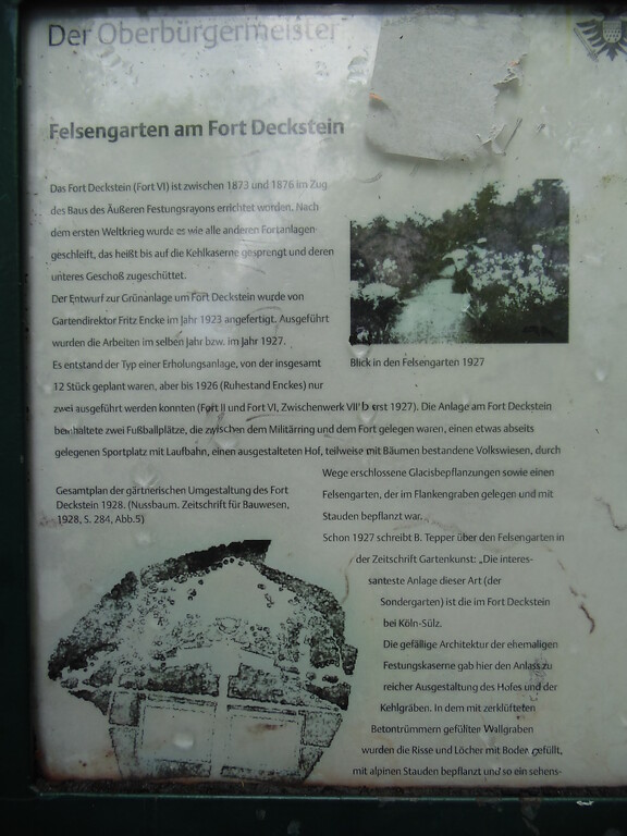 Informationstafel I am Felsengarten am Fort Deckstein in Köln-Lindenthal im Frühjahr (2021).