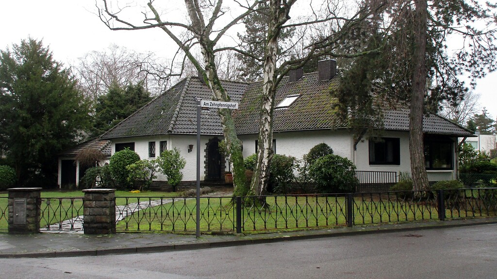 Wohnhaus an der Straße Am Zehnpfennigshof in Köln-Hahnwald (2021).