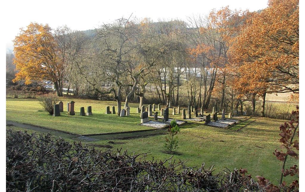 Gesamtansicht des jüdischen Friedhofs am Zengelsberg in Hellenthal-Blumenthal (2016).