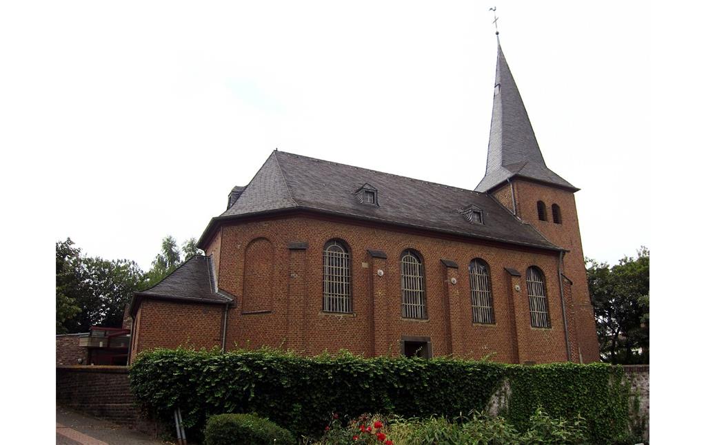Die Kirche Alt St. Ulrich in Frechen-Buschbell von Osten aus gesehen (2013)