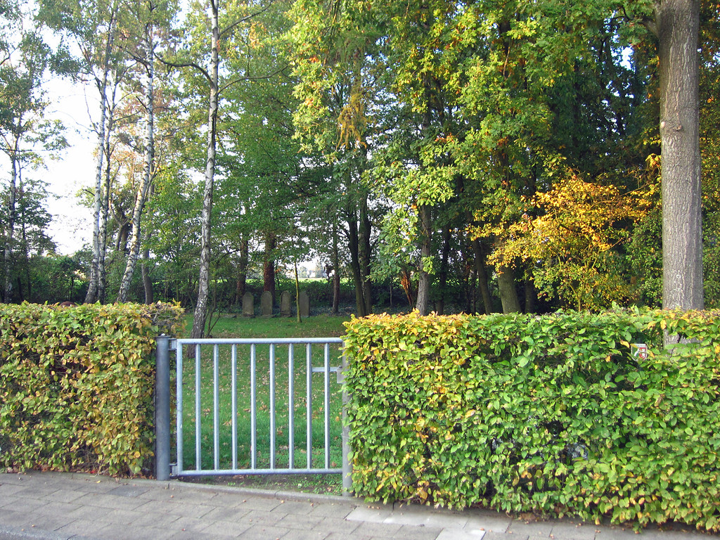 Eingang zum Judenfriedhof Knickelsdorf in Willich-Schiefbahn (2013)