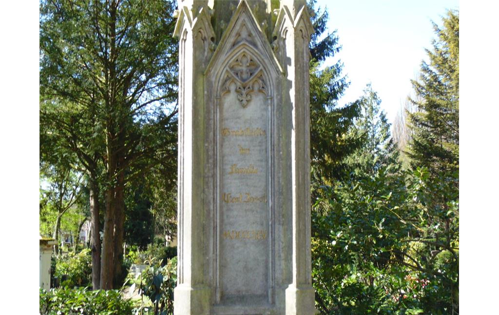 Detailaufnahme der Grabstätte der Familie Joest auf dem Friedhof Melaten (2020)