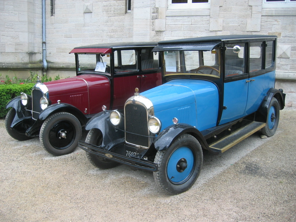 Zwei Modelle des 1926-1928 produzierten Personenfahrzeugs Typs Citroën B14 (2007).
