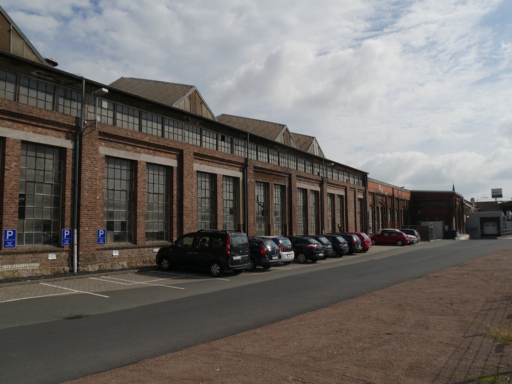 Südseite der ehemaligen Richthalle des Bahnausbesserungswerkes Limburg (2017)