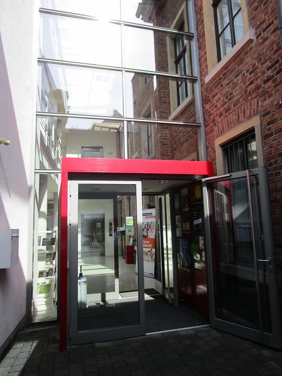 Der moderne Eingangsbereich des Kulturhauses in Oberwesel (2016).