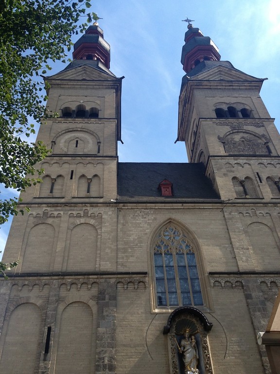 Westfassade der Katholischen Liebfrauenkirche in der Koblenzer Altstadt (2013)