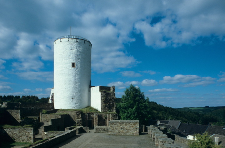 Die Burg in Hellenthal-Reifferscheid, Kreis Euskirchen (2007)