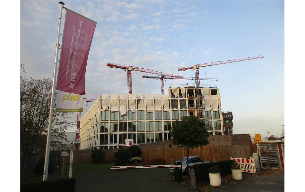 Neubau-Großbaustelle am Standort des 2017 durch Sprengung abgerissenen Hochhauses Bonn-Center (2020).