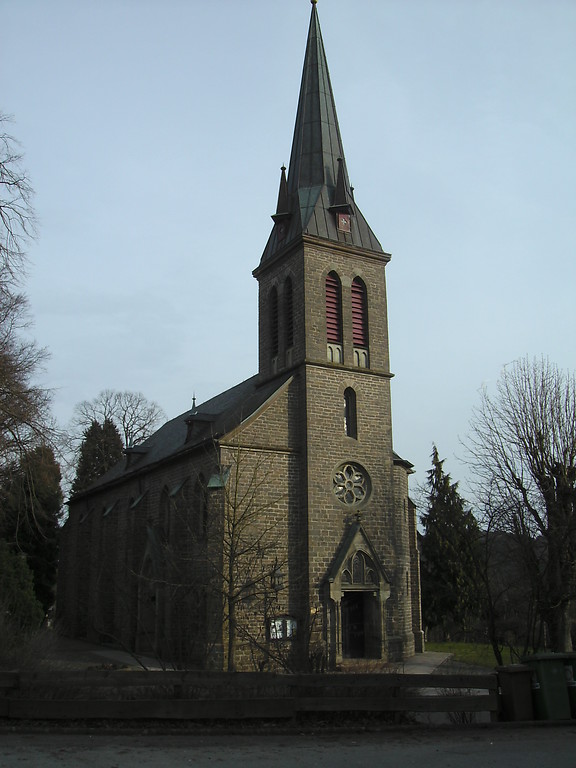 Die Katholische Pfarrkirche St. Joseph in Lindlar-Linde (2010).