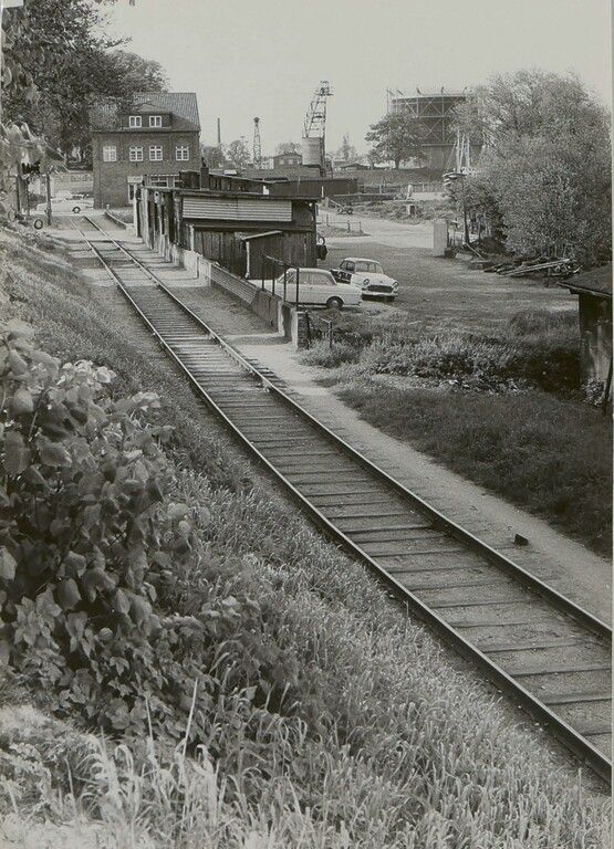 Stade, Salzstorswall. Hafenbahn mit Blick auf neuen Hafen (1969)