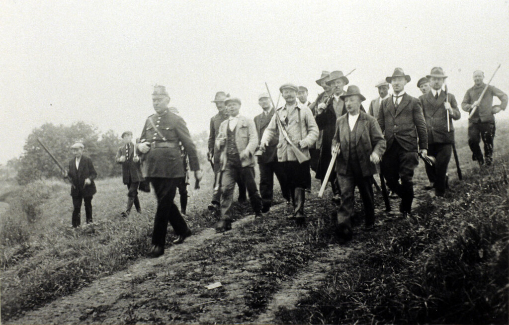 Die Bürgerwehr gegen die Separatisten in Aktion, Nachgestellte Aufnahme (um 1927)