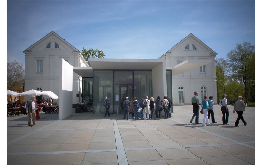 Max Ernst Museum Brühl des LVR, Außenansicht (2010).