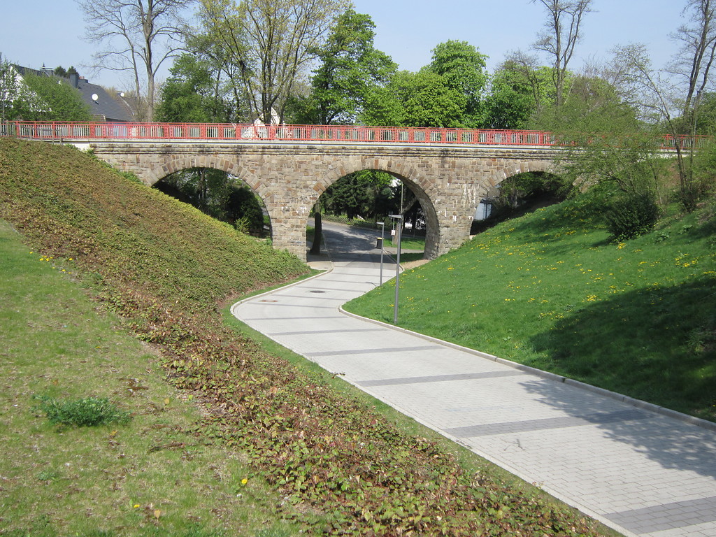 Heiligenhaus, Niederbergbahn, Brücke am Hefelmann-Park (2017)