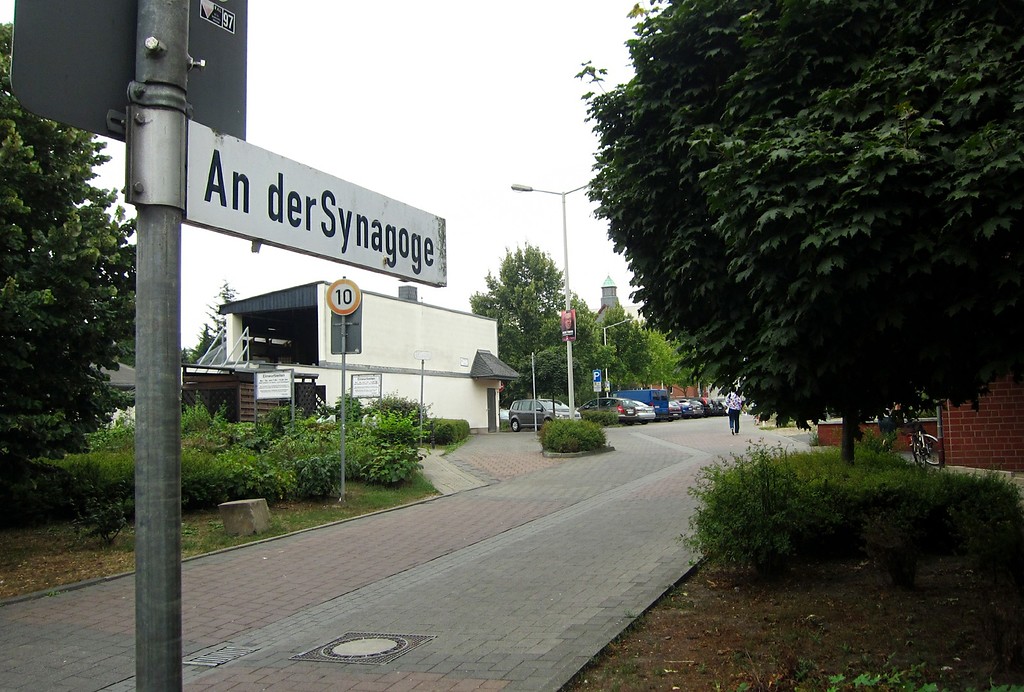 Bereich des früheren Standorts der Frechener Synagoge, heutige Straße bzw. Platz "An der Synagoge" (2013)