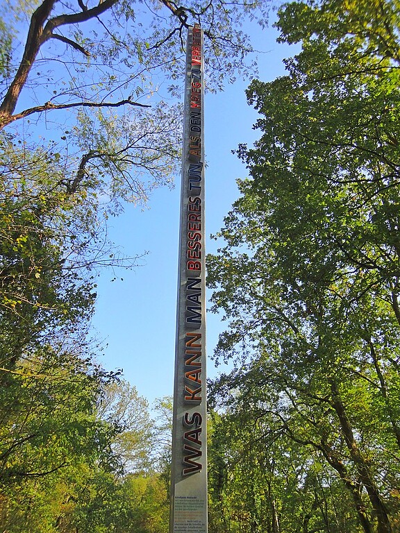Stele am Schießplatz Dünnwald zur Erinnerung an die Opfer der NS-Militärjustiz (2019).