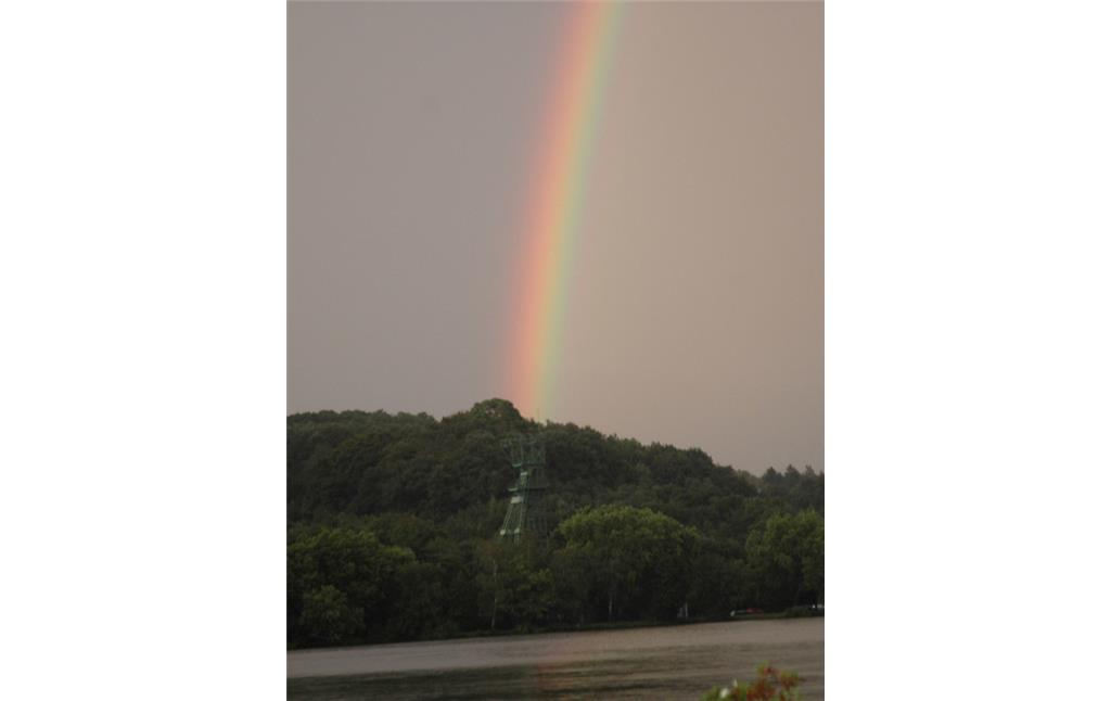 Regenbogen über dem nödlichen Ufer des Baldeneysees (2008).