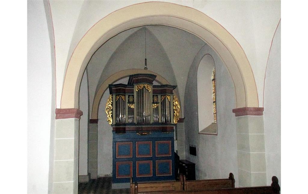 Klosterkirche Seligenthal bei Siegburg, die spätbarocke und mit einem Manual ausgestattete Orgel von 1780 im linken Seitenschiff (2016).