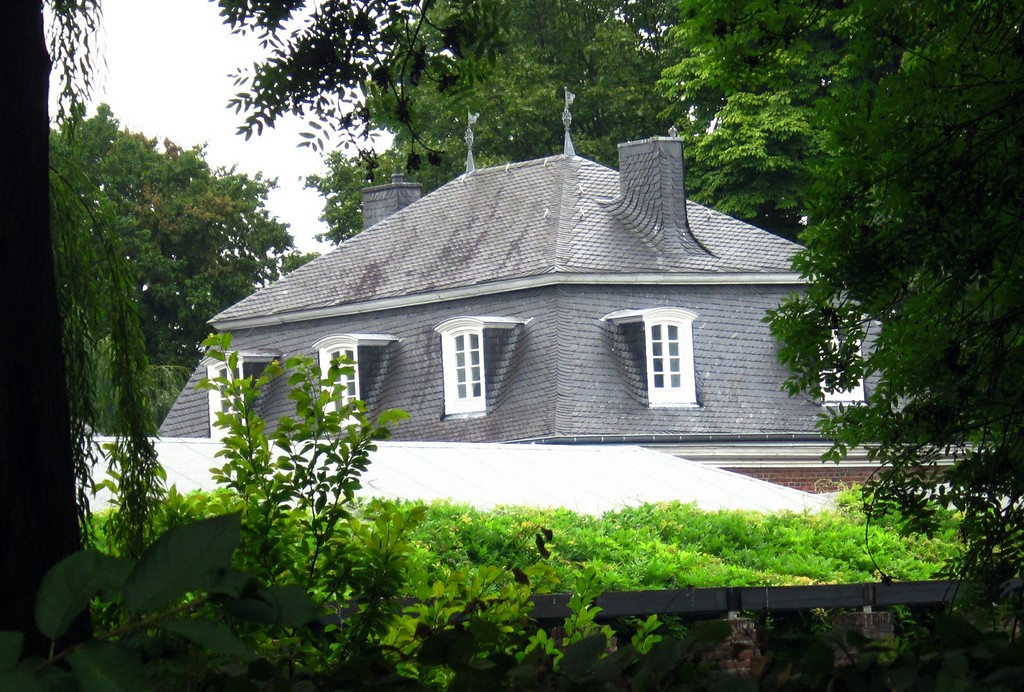 Ein Teil des Dachs von Haus Bitz in Bachem (2013).