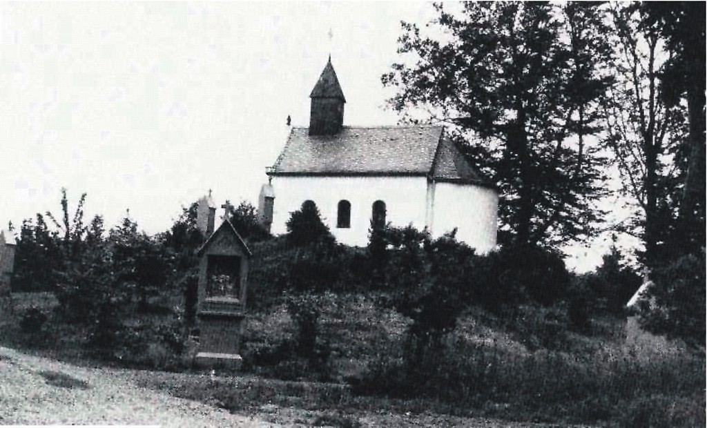 Historische Aufnahme aus den 1950er Jahren: Die Heyerkapelle (Heyer-Kapelle) auf dem Heyerberg bei Borler.