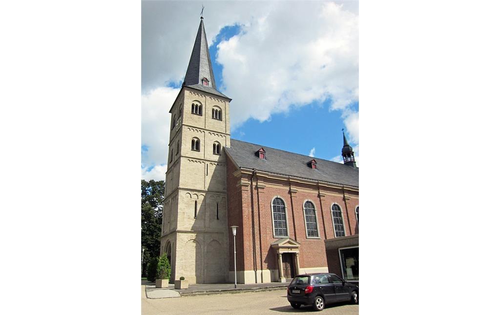 Die Südseite der Pfarrkirche Sankt Stephanus in Elsen (2014)