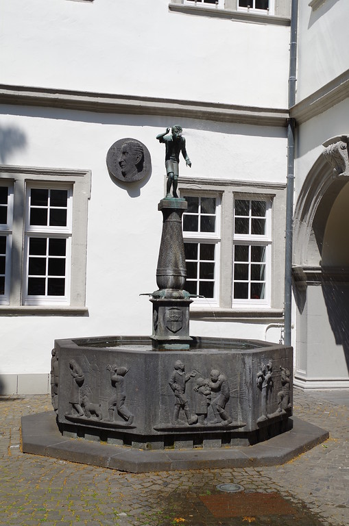 Schängelbrunnen im Koblenzer Rathaushof (2014)
