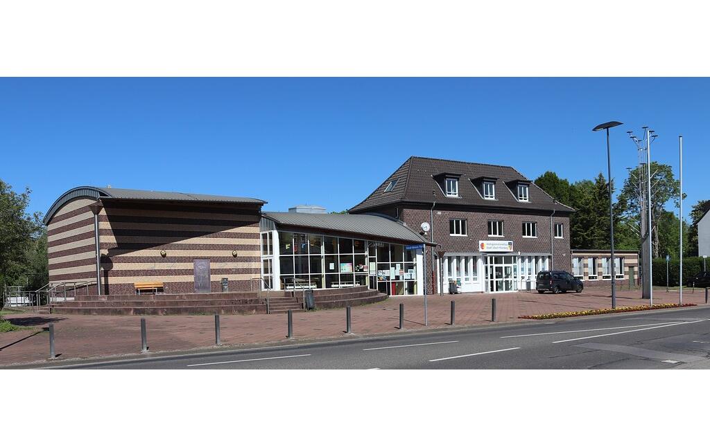Früheres Bahnhofsgebäude von Übach-Palenberg mit Anbauten (2021)