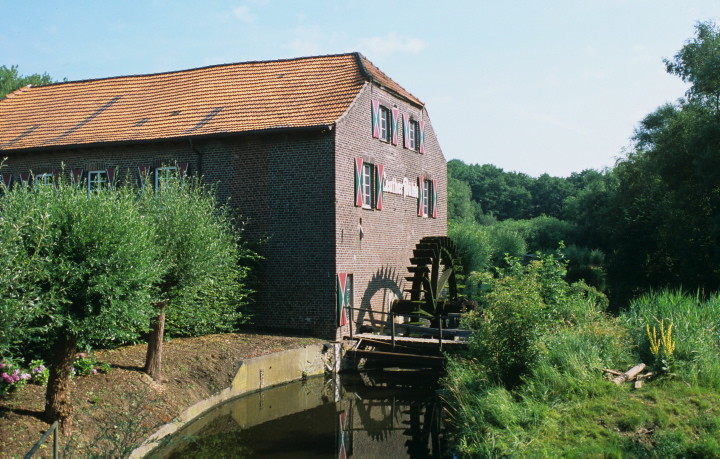 Die Leuther Mühle in Nettetal-Leuth, Kreis Viersen (2007).