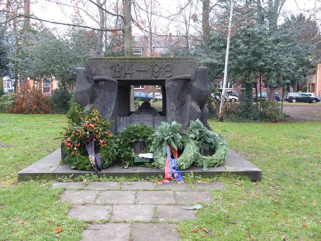 Kriegerdenkmal für die gefallenen des Ersten Weltkrieges am Beethovenplatz in Bonn