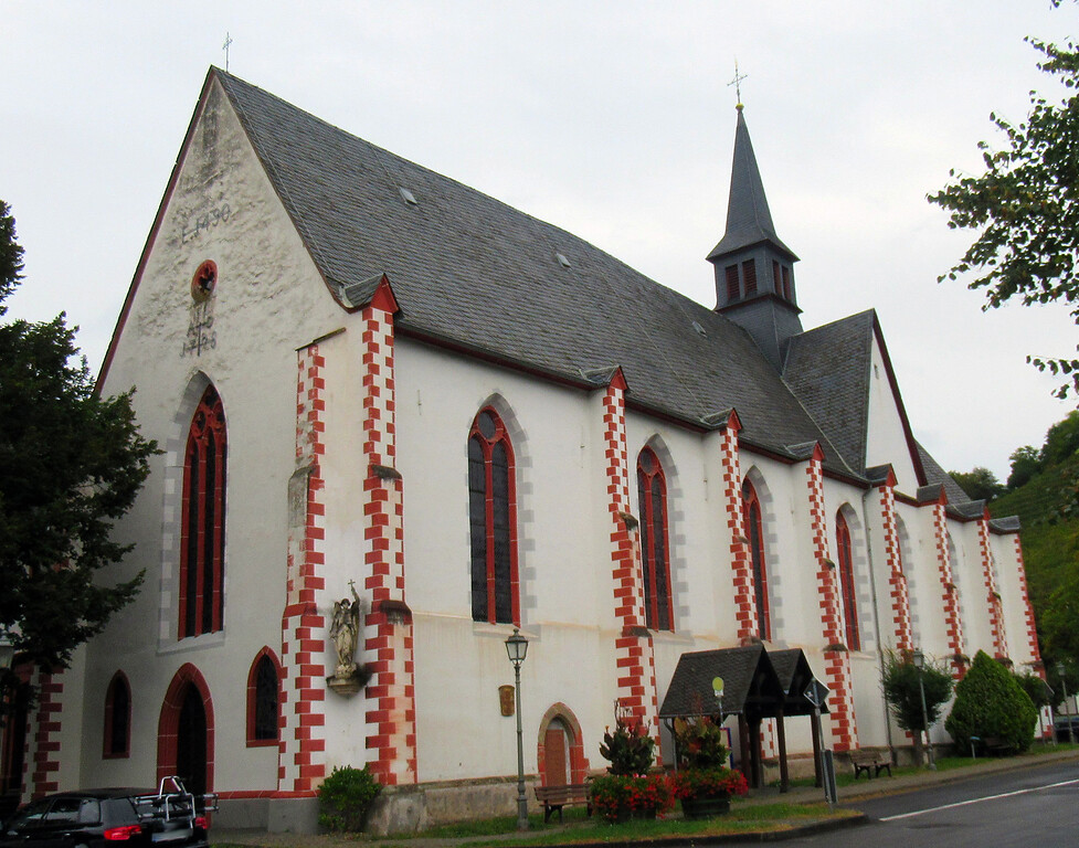 Außenansicht der katholischen Pfarrkirche St. Michael in Zell-Merl (2020).
