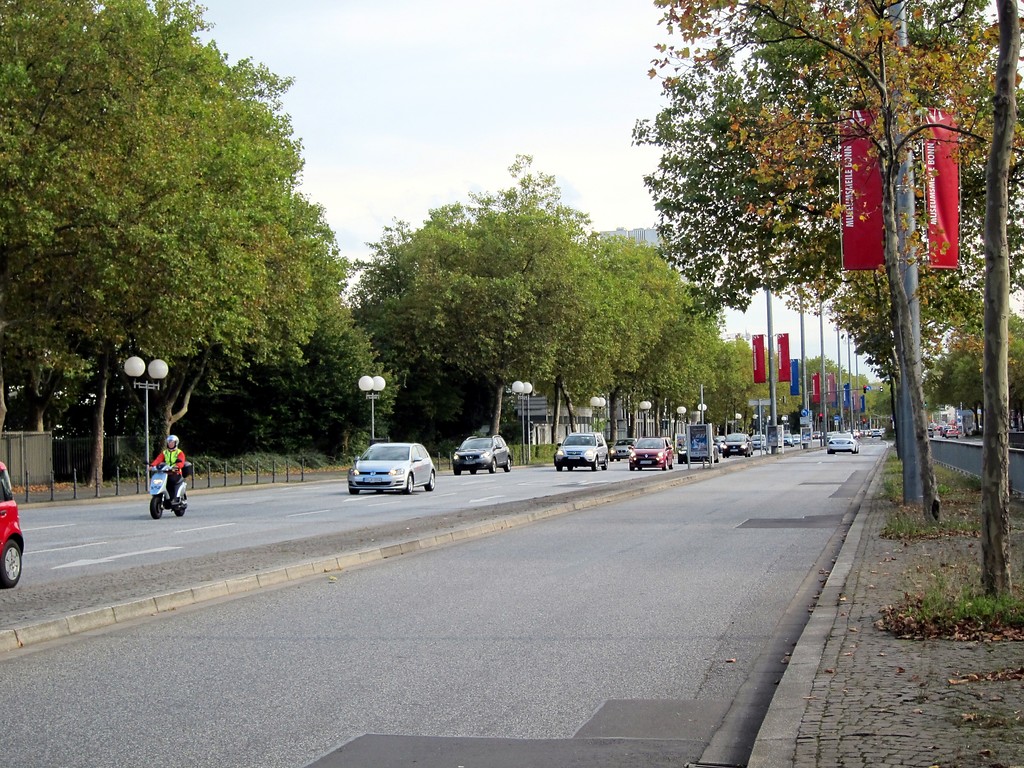 Blick in die Bonner Willy-Brandt-Allee vom Bundeskanzlerplatz aus gesehen (2014).